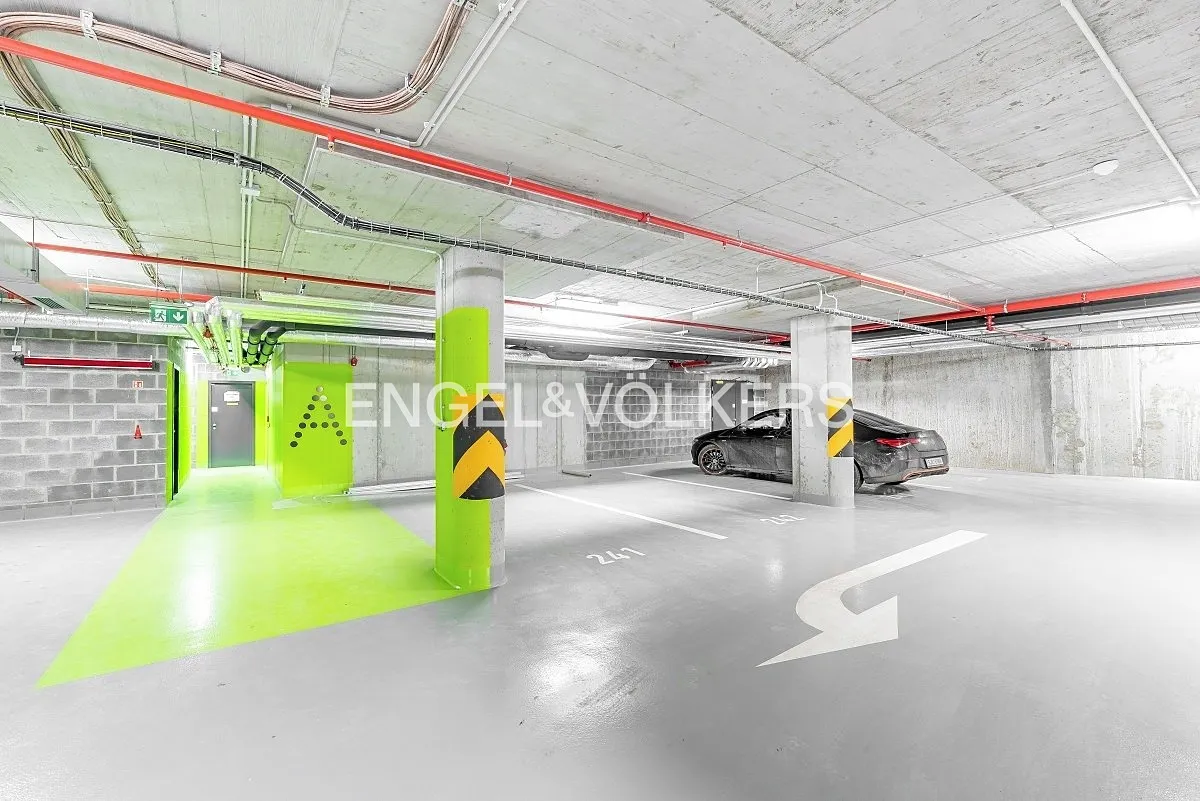 Pronájem garážového stání 12 m²